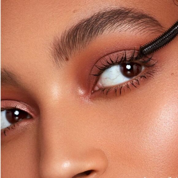 Iconic London Enrich & Elevate Mascara big lashes now & bigger lashes later - Picture 7 of 8